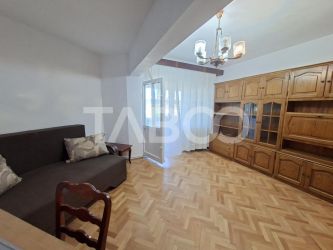Apartament de inchiriat 2 camere zona Strand etaj 3 bucatarie separata
