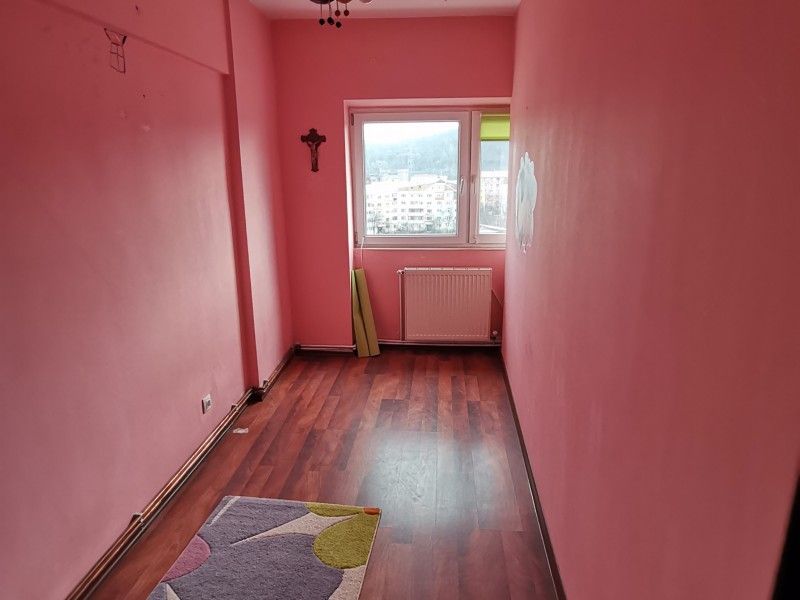 Apartament de inchiriat, 3 camere Decomandat  Nicolina -9