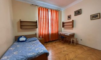 Apartament de inchiriat, 3 camere Semidecomandat  Centru 