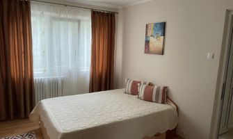 Apartament de inchiriat, 3 camere Semidecomandat  Podu Ros 