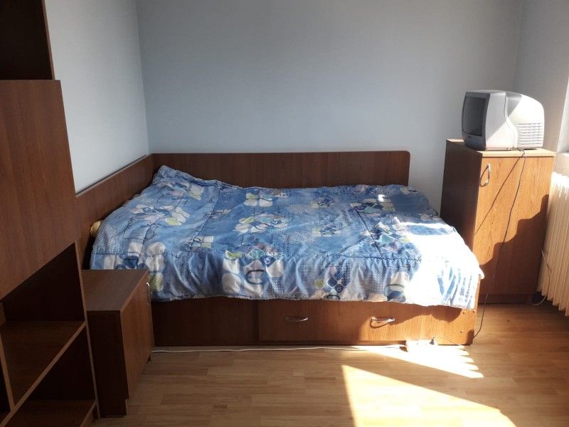 Apartament de inchiriat, 3 camere Semidecomandat  Tatarasi -9