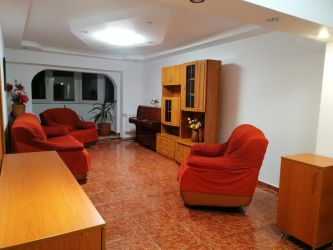 Apartament de inchiriat, 4 camere Decomandat  CUG 