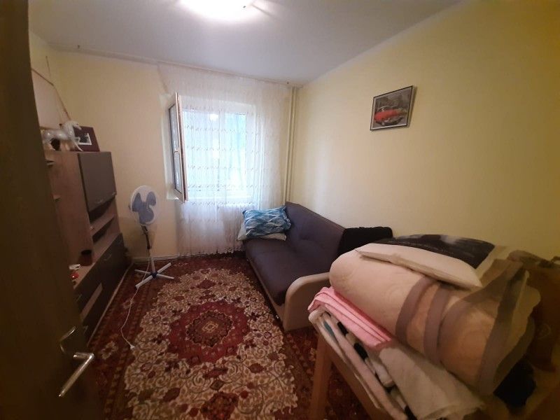 Apartament de inchiriat, 4 camere Decomandat  Tatarasi -2