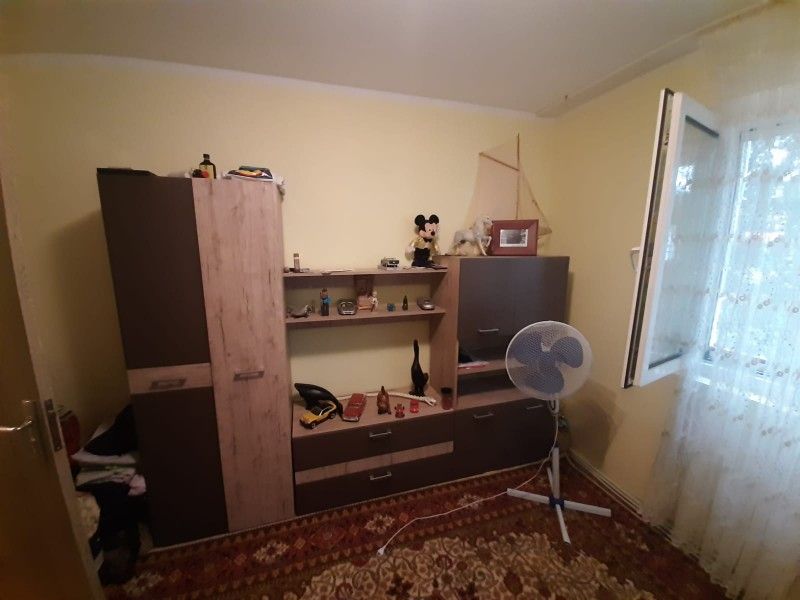 Apartament de inchiriat, 4 camere Decomandat  Tatarasi -6