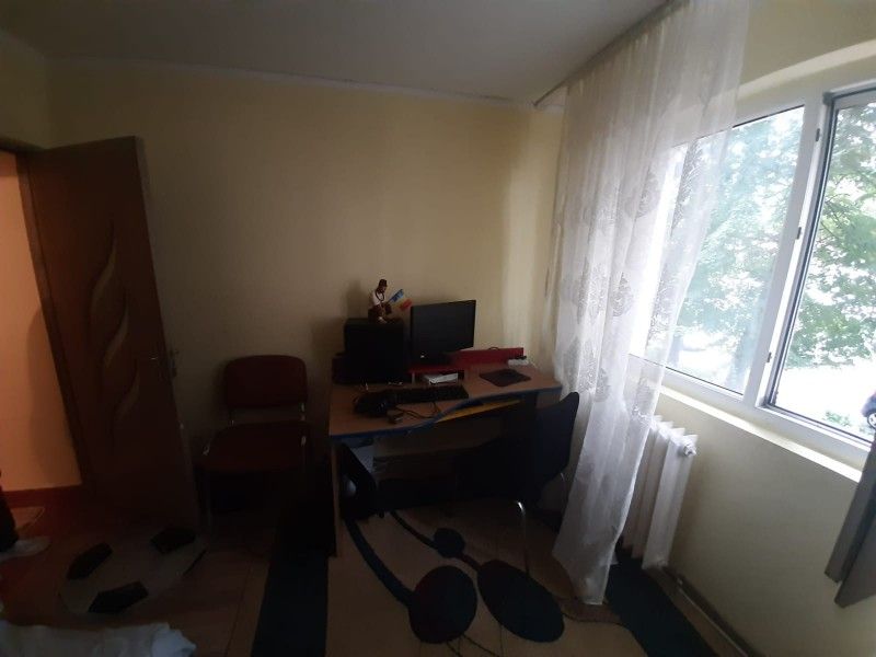 Apartament de inchiriat, 4 camere Decomandat  Tatarasi -10