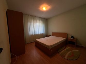 Apartament de inchiriat, 4 camere Semidecomandat  Nicolina 