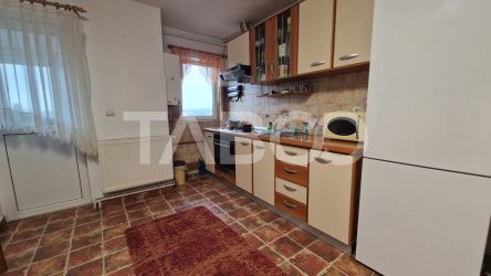 Apartament de inchiriat cu 3 camere balcon la mansarda Vasile Aaron