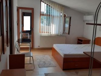 Apartament de inchiriat, o camera Decomandat  Centru 