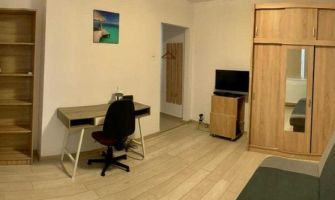 Apartament de inchiriat, o camera Decomandat  Centru 