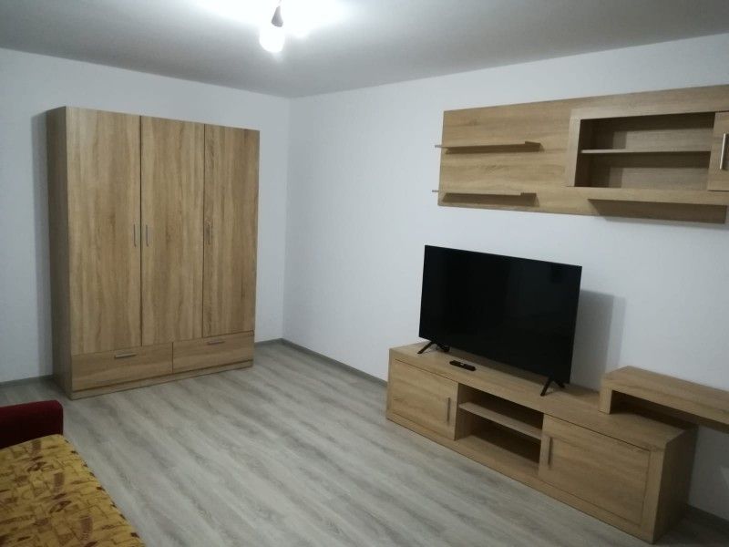 Apartament de vanzare, 2 camere Decomandat  Tatarasi -2