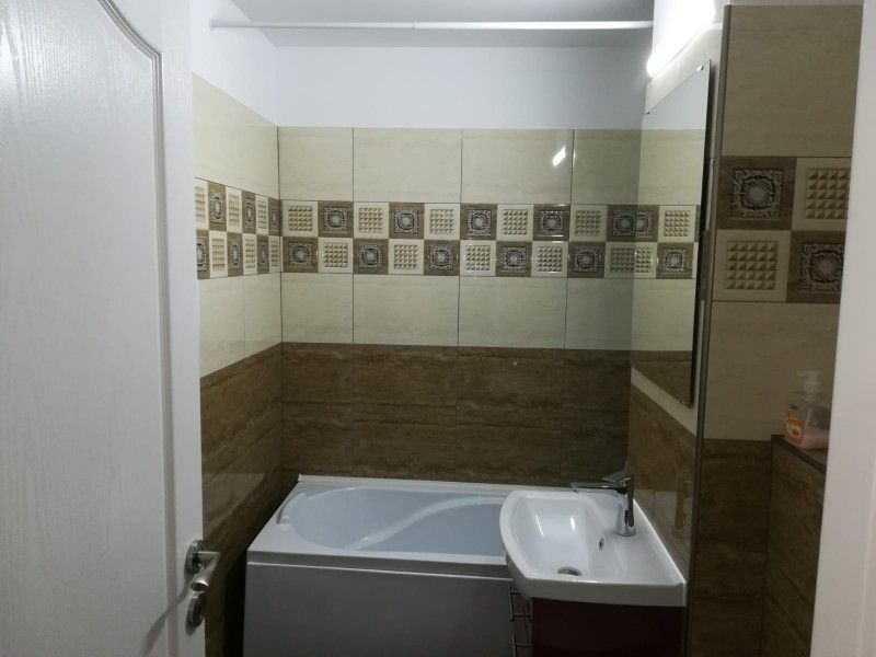 Apartament de vanzare, 2 camere Decomandat  Tatarasi -9