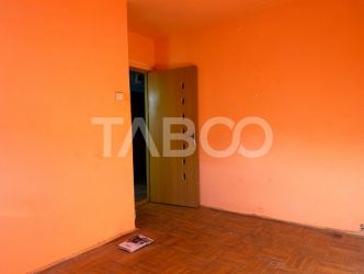 Apartament de vanzare 2 camere decomandate 33 mp zona Stejarului