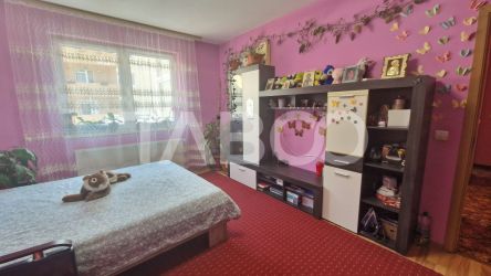 Apartament de vanzare 2 camere decomandate cu parcare si balcon