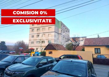 Apartament de vanzare 3 camere 55 mpu etaj 3 Piata Noua Cisnadie