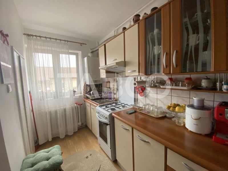 Apartament de vanzare 3 camere 57 mpu si balcon zona Cetate Alba-Iulia-3