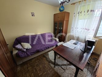 Apartament de vanzare 3 camere 60mp decomandat 2 balcoane zona Strand