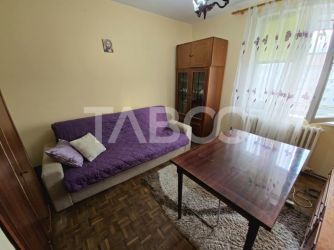 Apartament de vanzare 3 camere decomandat 2 balcoane zona Strand