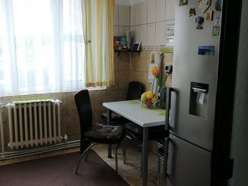 Apartament de vanzare, 3 camere Decomandat  Alexandru cel Bun -2