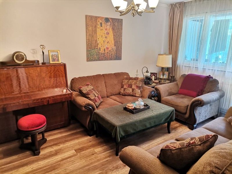Apartament de vanzare, 3 camere Decomandat  Tatarasi -14