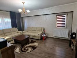 Apartament de vanzare, 3 camere Decomandat  Tomesti 