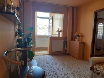 Apartament de vanzare, 3 camere Nedecomandat  Tatarasi 
