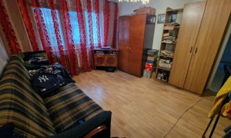 Apartament de vanzare, 3 camere Semidecomandat  Mircea cel Batran 