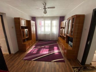 Apartament de vanzare, 3 camere Semidecomandat  Podu Ros 
