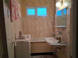 Apartament de vanzare, 3 camere Semidecomandat  Podu Ros 
