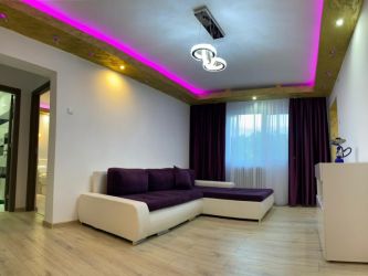 Apartament de vanzare, 3 camere Semidecomandat  Podu Ros 