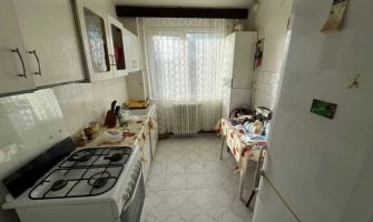 Apartament de vanzare, 3 camere Semidecomandat  Tatarasi 