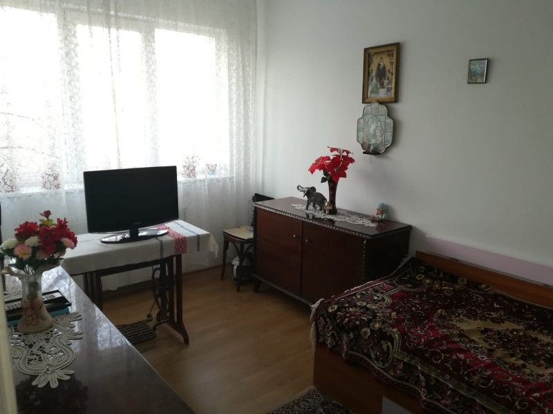 Apartament de vanzare, 3 camere Semidecomandat  Tudor Vladimirescu -6