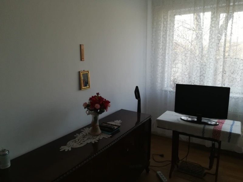 Apartament de vanzare, 3 camere Semidecomandat  Tudor Vladimirescu -12