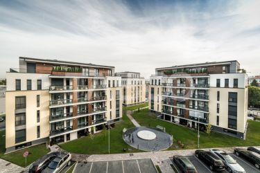 Apartament de vanzare 4 camere balcon boxa lift bloc nou zona Centrala