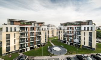 Apartament de vanzare 4 camere balcon boxa lift bloc nou zona Centrala