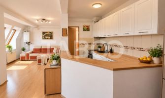 Apartament de vanzare 4 camere mansarda Vasile Aaron Sibiu
