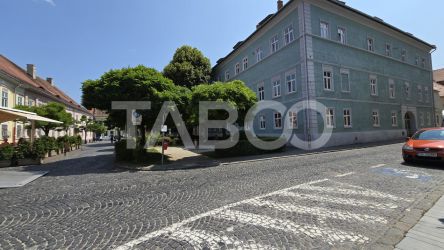 Apartament de vanzare 61mp 2 camere pretabil regim hotelier Piata Mare
