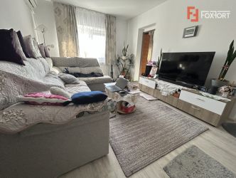 Apartament de vanzare cu 3 camere, la parter - zona Sag