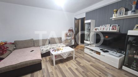 Apartament de vanzare cu 3 camere si balcon la etajul 3 Terezian Sibiu