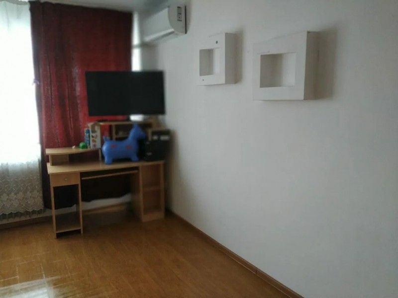 Apartament de vanzare, o camera Decomandat  Podu Ros -1