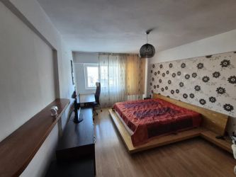 Apartament de vanzare, o camera Semidecomandat  Centru Civic 