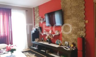 Apartament decomandat 3 camere  2 bai etaj 3 balcon zona buna Cisnadie
