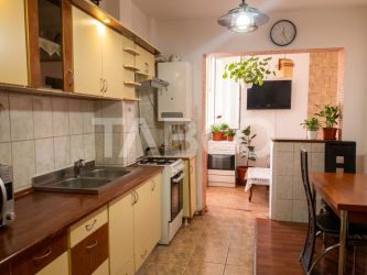 Apartament decomandat 3 camere  2 bai etaj 3 balcon zona buna Cisnadie