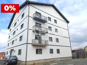 Apartament decomandat 3 camere geam la baie balcon etaj 1 parcare