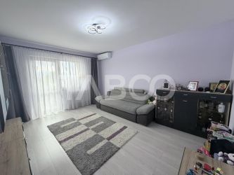 Apartament decomandat 4 camere 110 mp utili parcare privata Sura Mare