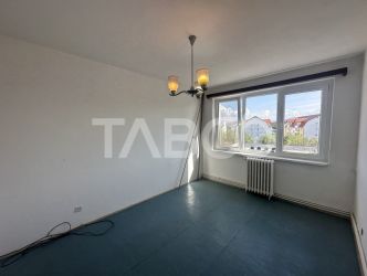 Apartament decomandat 65 mpu 3 camere pivnita balcon Siretului