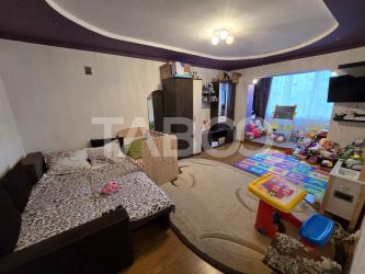 Apartament decomandat de vanzare 3 camere 2 bai pivnita Turnisor Sibiu