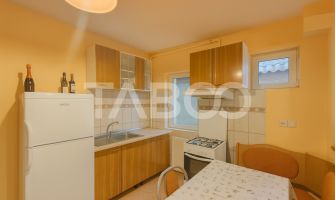 Apartament decomandat de vanzare 3 camere balcon parcare si curte