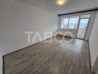 Apartament decomandat de vanzare cu 3 camere balcon zona Mihai Viteazu