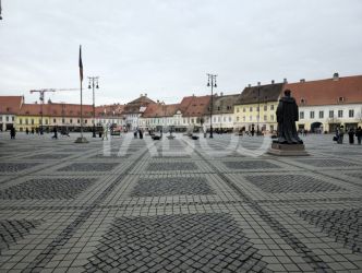 Apartament decomandat de vanzare cu pivnita in Centrul Istoric Sibiu 