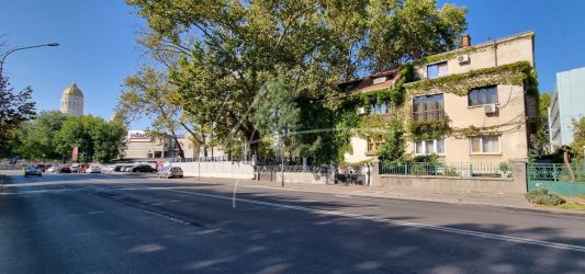 Apartament decomandat in Cotroceni, demisol cu 4 camere in suprafata d